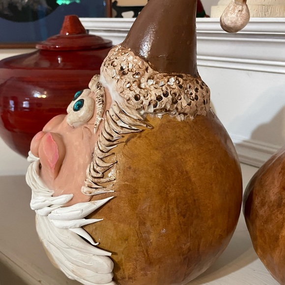 Santa Sculpture in natural gourd - Picture 8 of 8